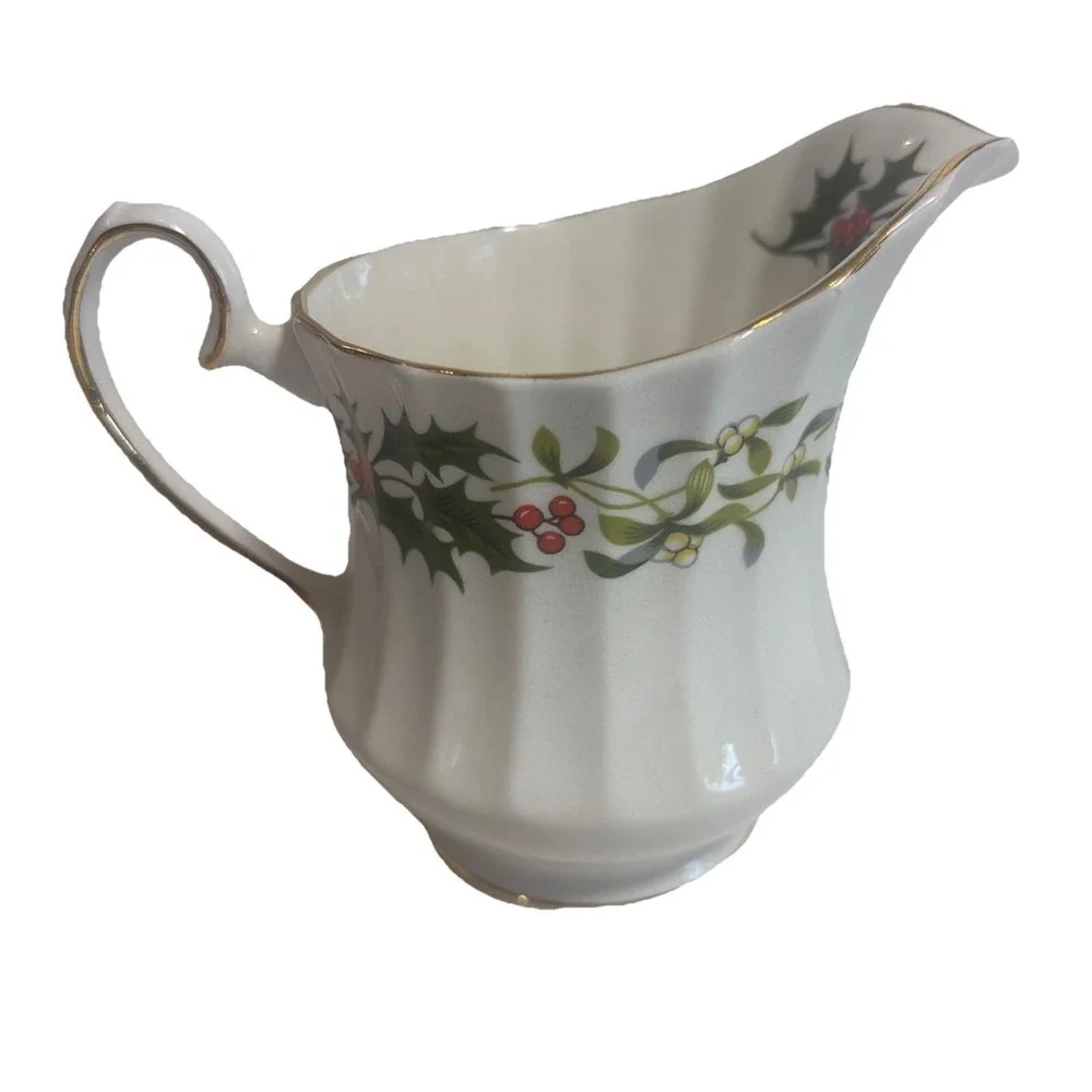 Royal Sutherland Bone China Creamer Holly Leaf Creamer Made In England - Picture 2 of 4